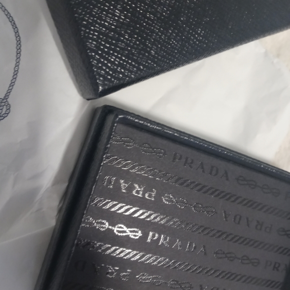 Prada charm with box & bag - Picture 2 of 6